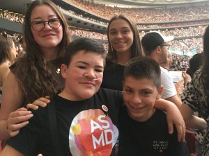 Nuestros jóvenes se divierten en el concierto de Ed Sheeran gracias al programa de ocio inclusivo